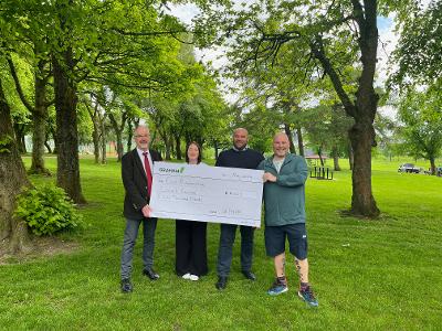 Aurs Road community benefit cheque