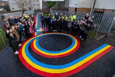 Thornliebank improvements - art unveil - group