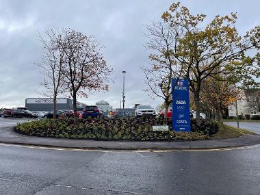 Avenue shopping centre signage